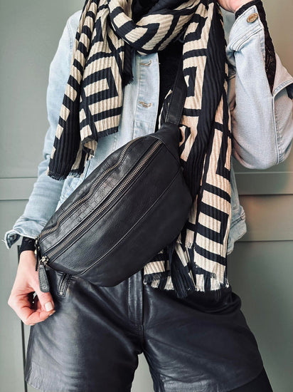 Bumbag washed cow – Black - VIAMAJA.DK