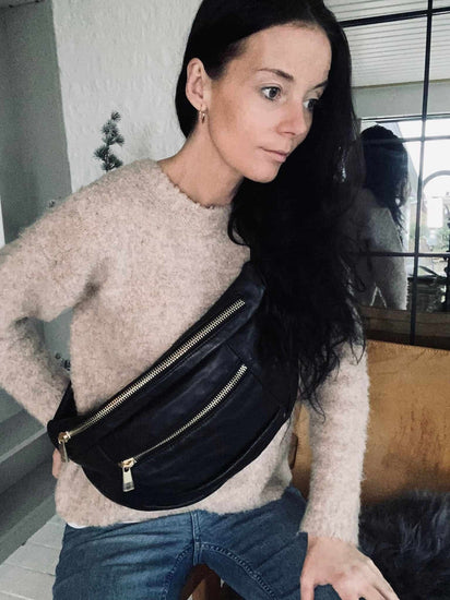 Bumbag XL MIRA - Blød læder med guld lynlåse - VIAMAJA.DK