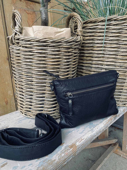 Clutch BELLA i vasket og blød skindkvalitet - VIAMAJA.DK