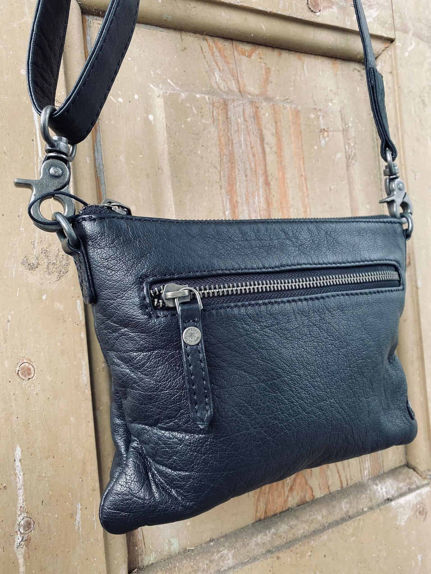 Clutch BELLA i vasket og blød skindkvalitet - VIAMAJA.DK