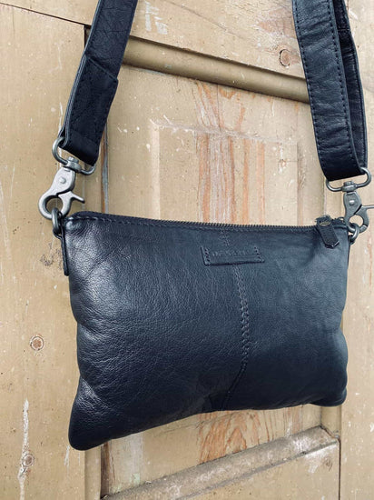 Clutch BELLA i vasket og blød skindkvalitet - VIAMAJA.DK
