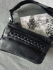 Clutch Svart - dekorert med metalkjede
