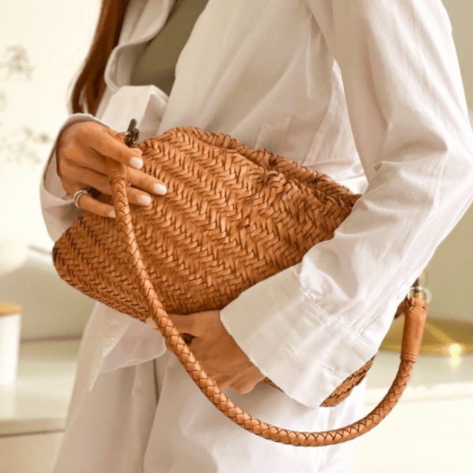 Clutch / lædertaske HELLA flettet mønster – Brun - VIAMAJA.DK