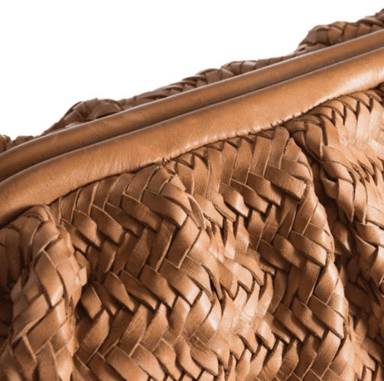 Clutch / lædertaske HELLA flettet mønster – Brun - VIAMAJA.DK