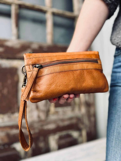 Clutch LAURA – Cognac - VIAMAJA.DK