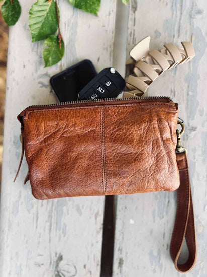 Clutch LAURA - Walnut - VIAMAJA.DK