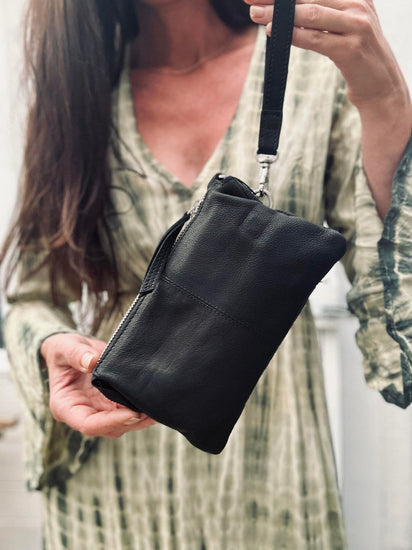 Clutch SALLY Black - Lang taskerem medfølger - VIAMAJA.DK
