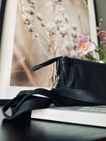 Clutch SALLY Black - Lang taskerem medfølger - VIAMAJA.DK
