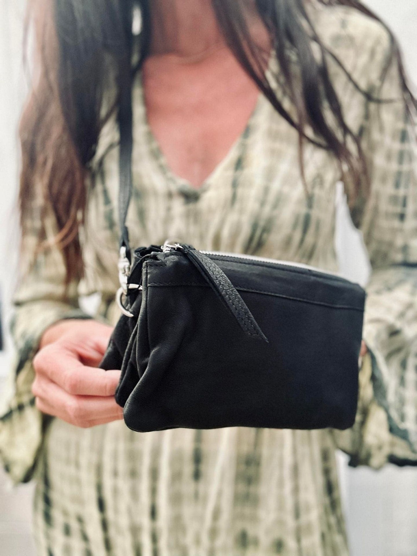 Clutch SALLY Black - Lang taskerem medfølger - VIAMAJA.DK