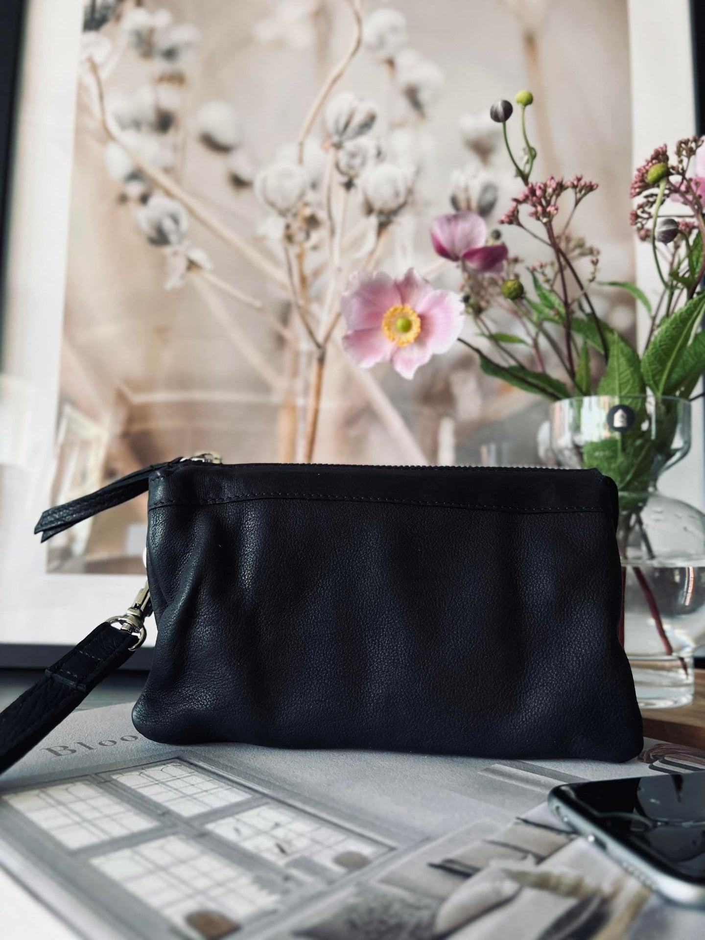 Clutch SALLY Black - Lang taskerem medfølger - VIAMAJA.DK