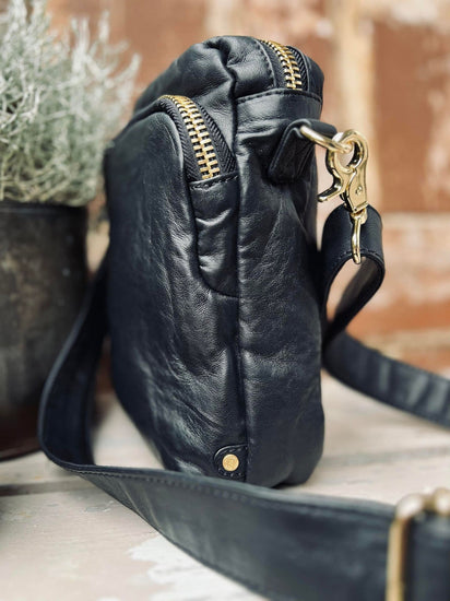 Cross over MIKA – Black / Gold - VIAMAJA.DK