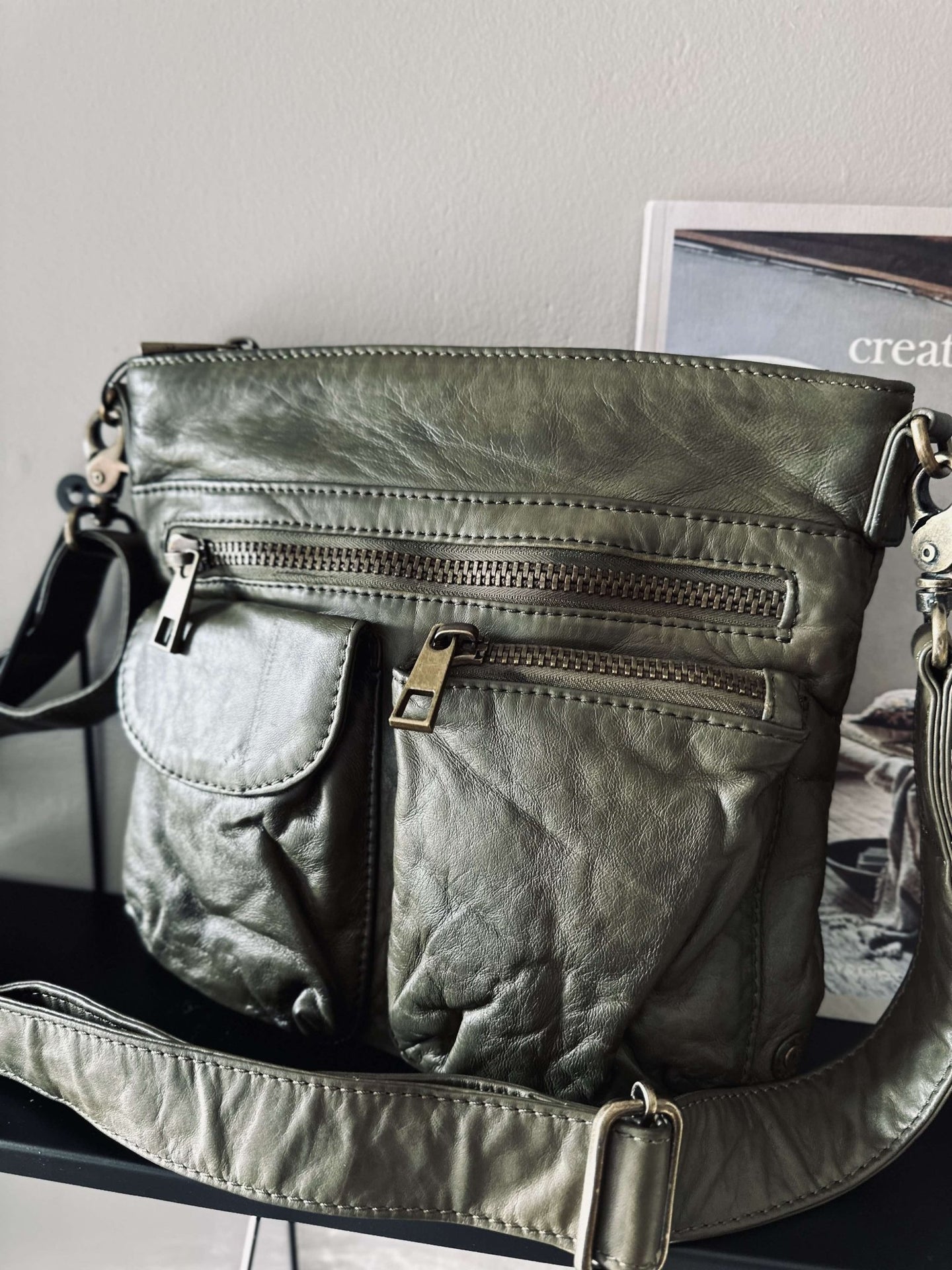 Crossbody Army – Ultra blød - VIAMAJA.DK
