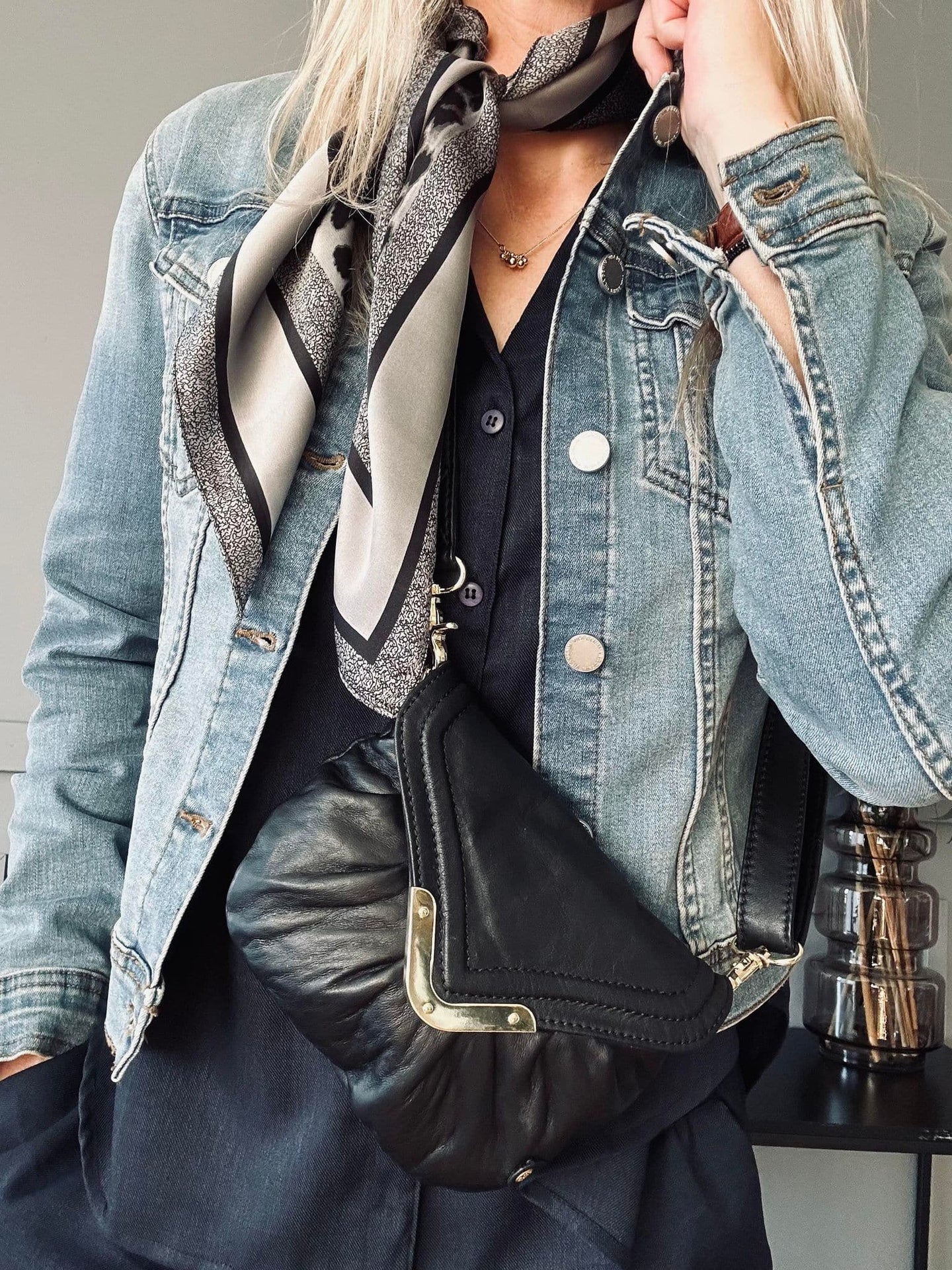 Crossbody Black FEMININ - VIAMAJA.DK