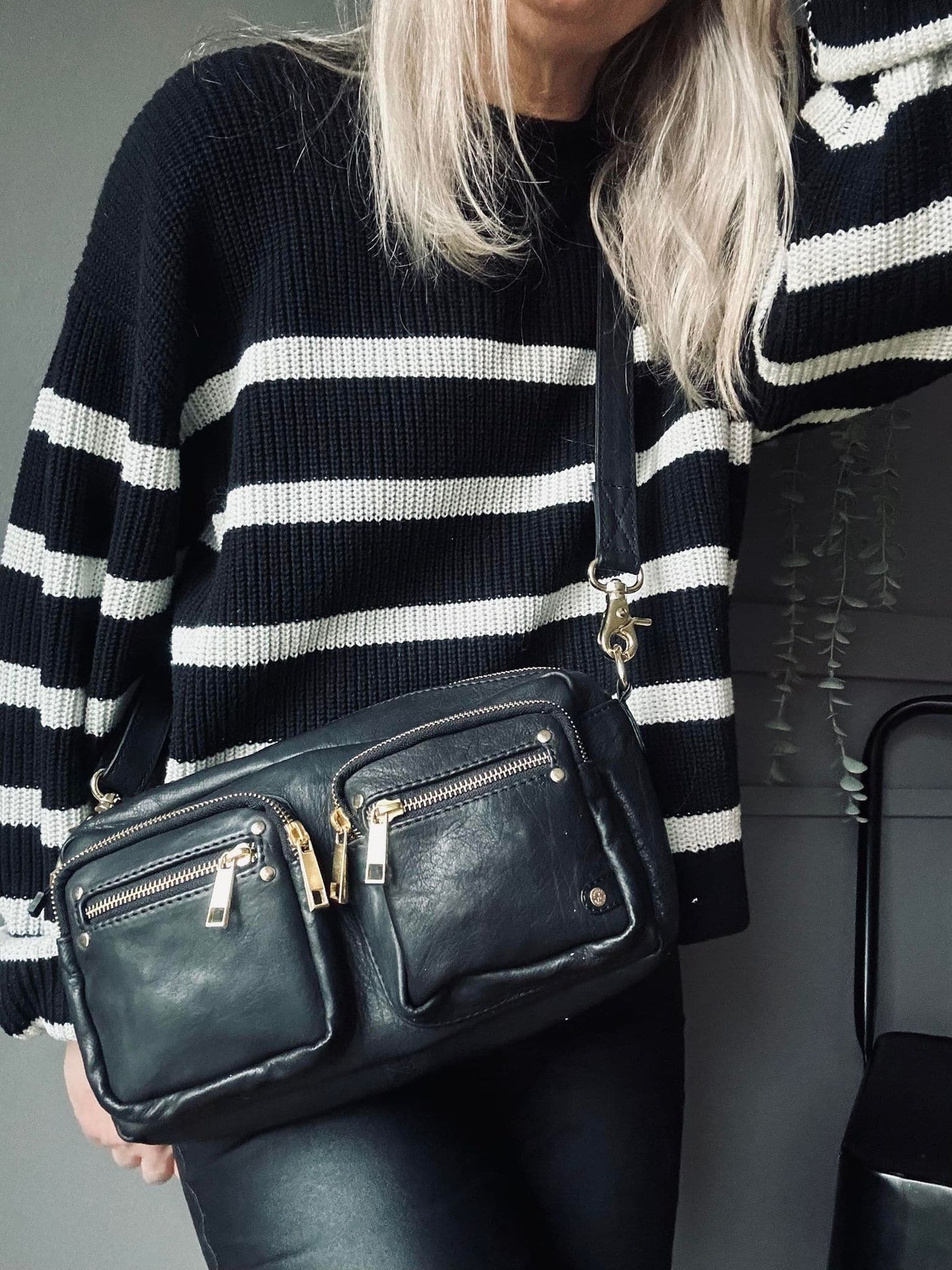 Crossbody Black / gold - VIAMAJA.DK