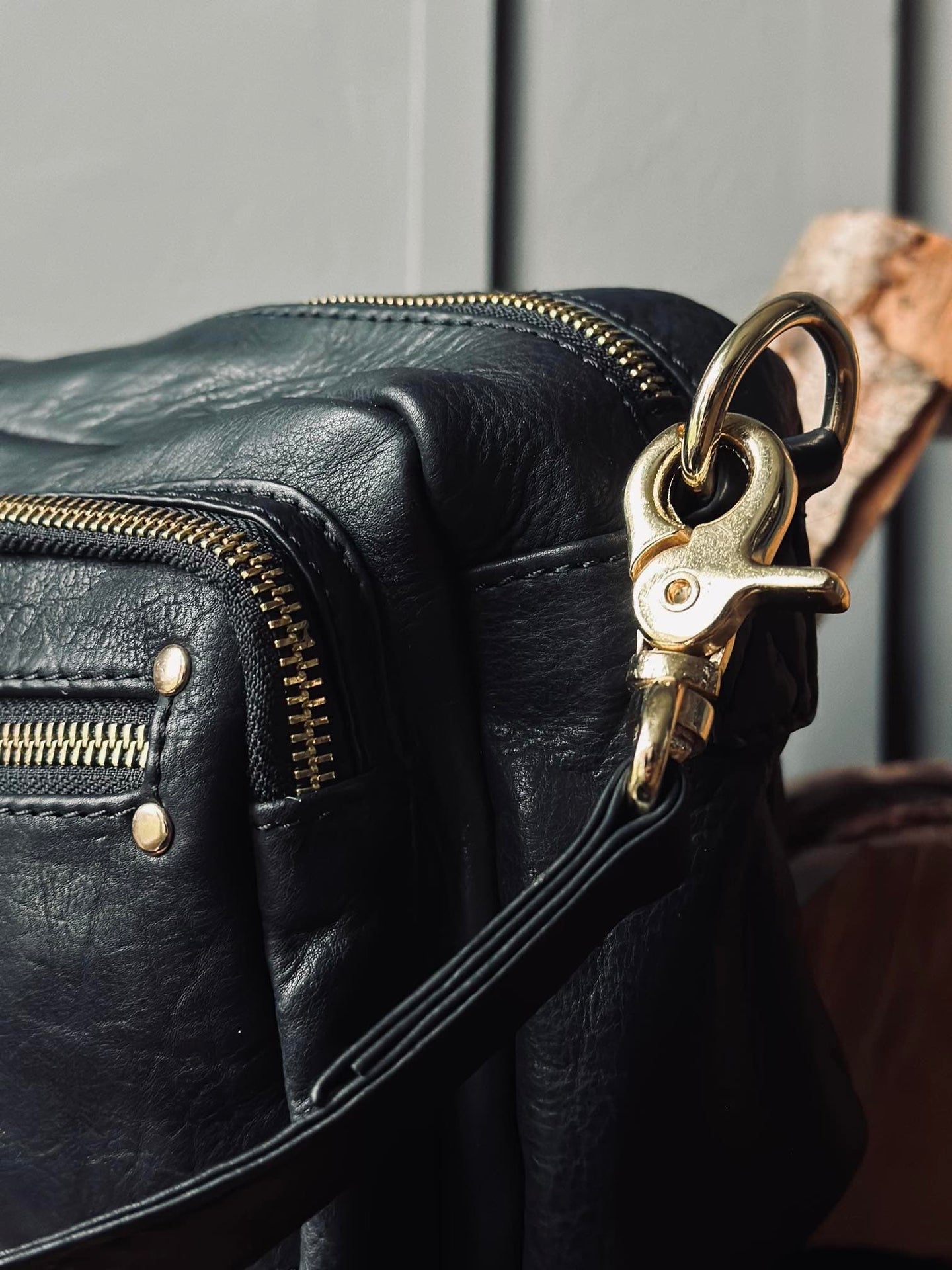 Crossbody Black / gold - VIAMAJA.DK