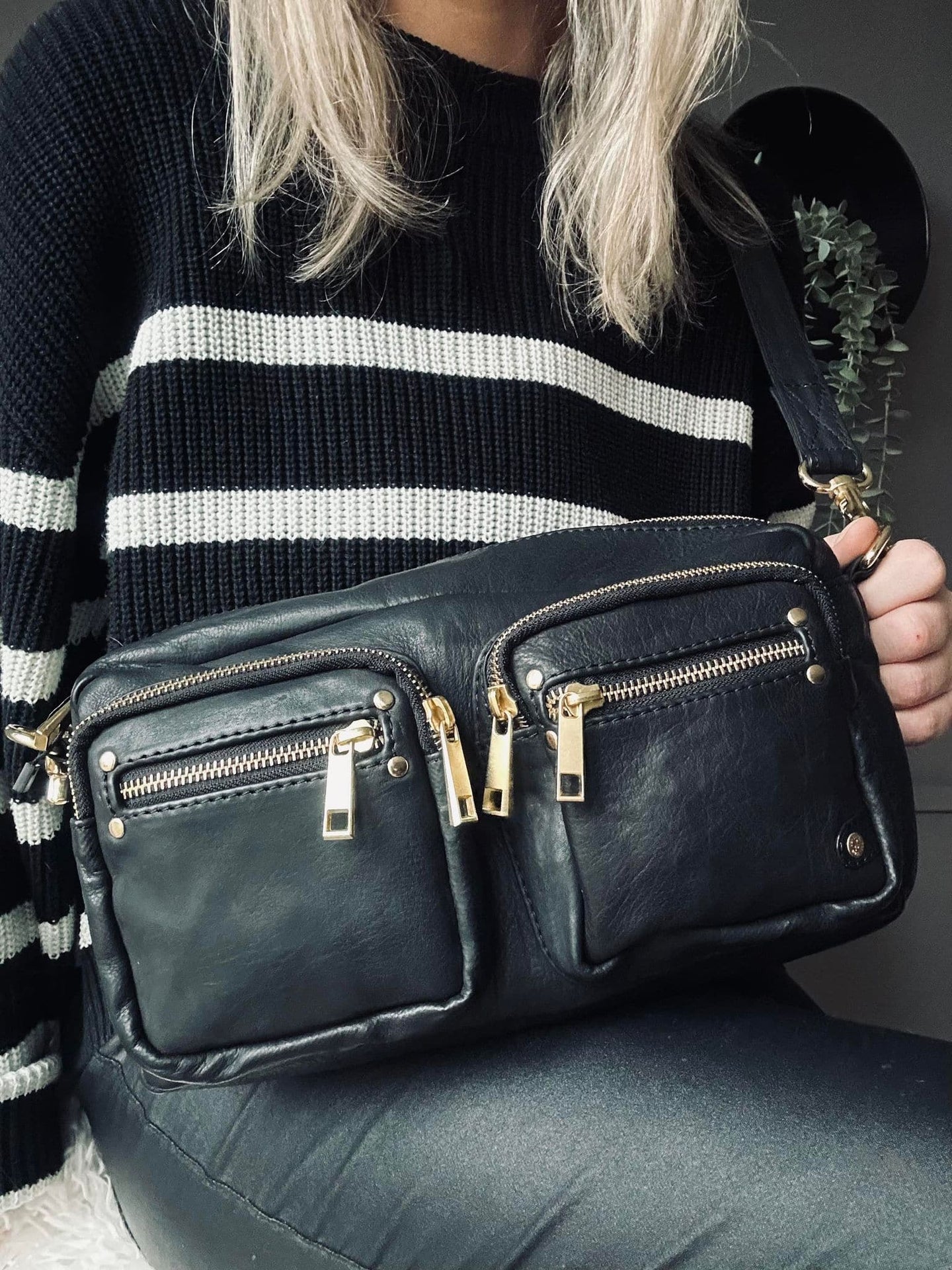 Crossbody Black / gold - VIAMAJA.DK