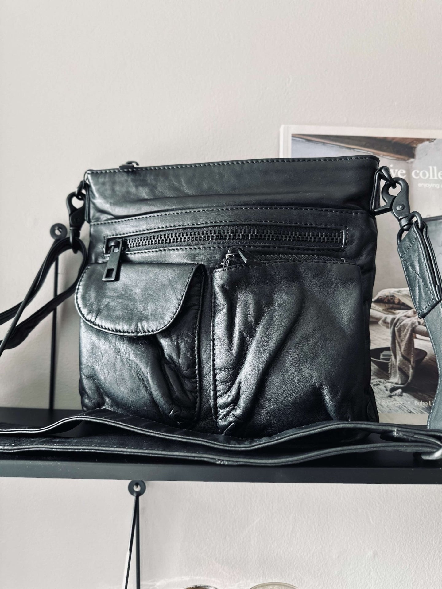 Crossbody Black – Ultra blød - VIAMAJA.DK
