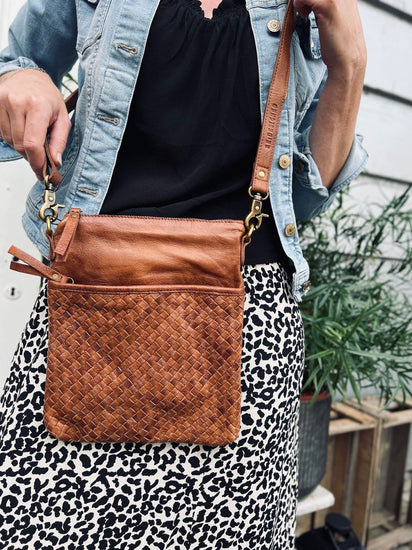 Crossbody CHIC walnut - VIAMAJA.DK