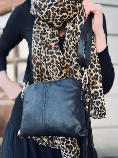 Crossbody clutch ALICE Black - Taskerem medfølger - VIAMAJA.DK