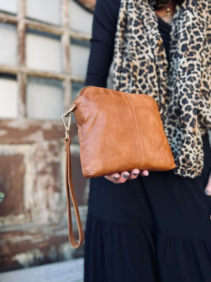 Crossbody clutch ALICE Cognac - Taskerem medfølger - VIAMAJA.DK