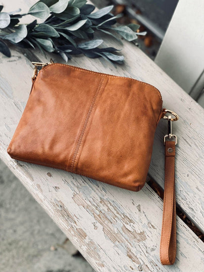 Crossbody clutch ALICE Cognac - Taskerem medfølger - VIAMAJA.DK