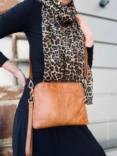 Crossbody clutch ALICE Cognac - Taskerem medfølger - VIAMAJA.DK