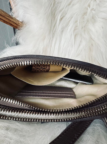 Crossbody clutch ALICE Taupe - Taskerem medfølger - VIAMAJA.DK
