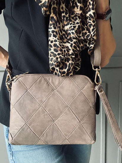 Crossbody clutch ALICE Taupe - Taskerem medfølger - VIAMAJA.DK