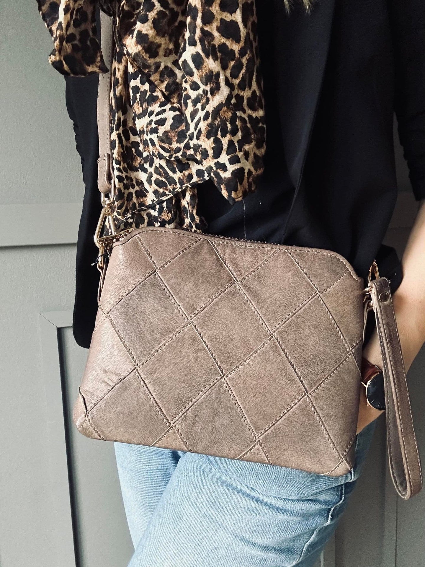 Crossbody clutch ALICE Taupe - Taskerem medfølger - VIAMAJA.DK