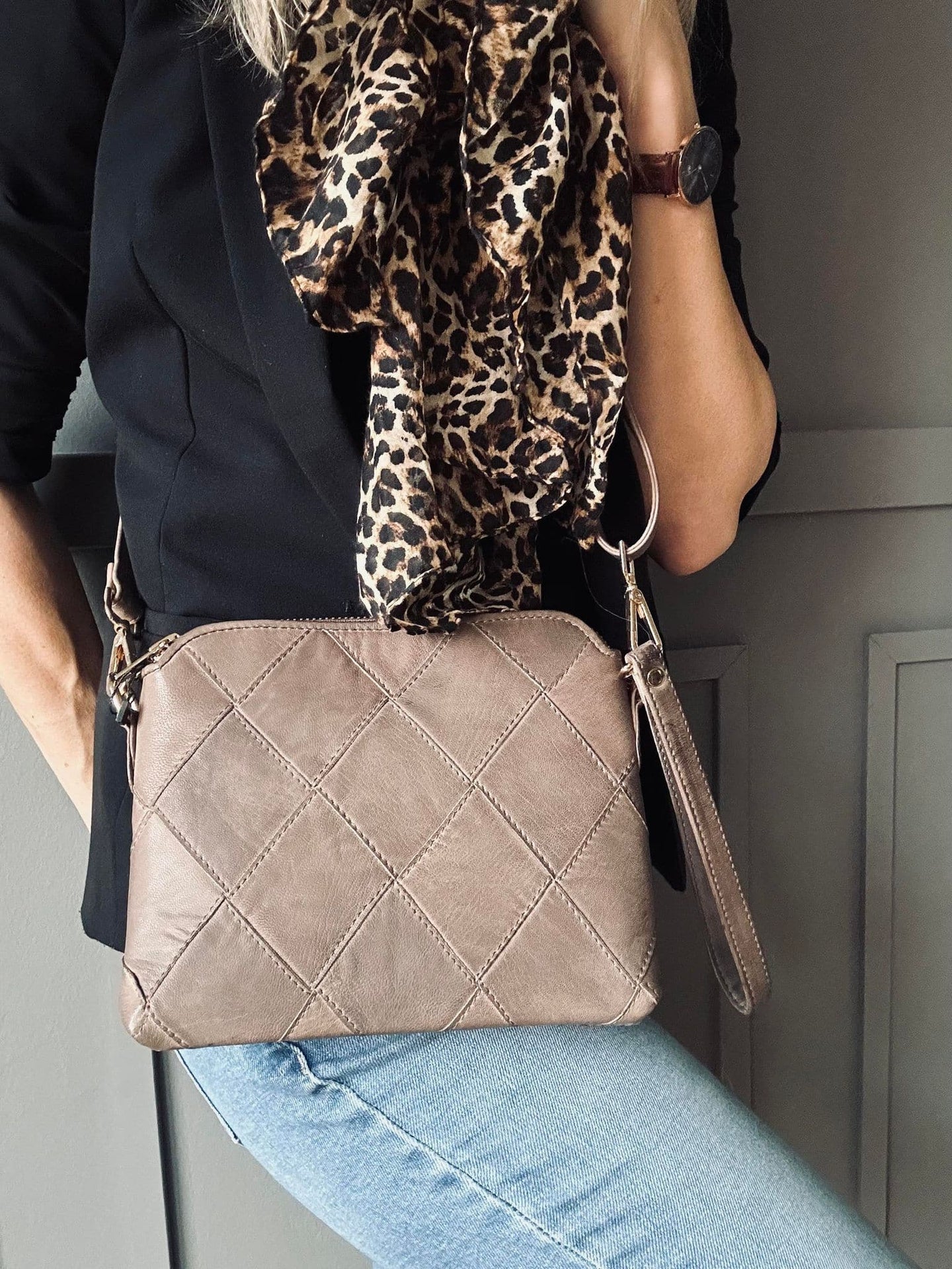 Crossbody clutch ALICE Taupe - Taskerem medfølger - VIAMAJA.DK