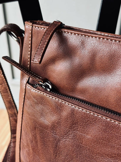 Crossbody Dina dark cognac - VIAMAJA.DK