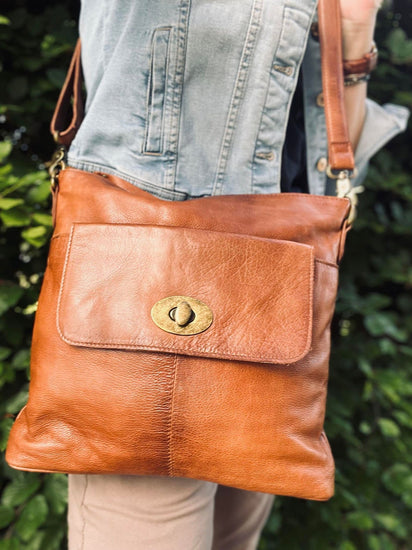 Crossbody ELLA Walnut - VIAMAJA.DK