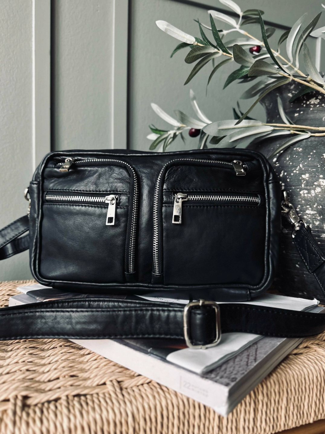 Crossbody Geneva – Black / silver Big - VIAMAJA.DK