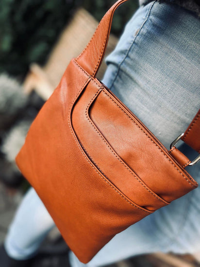 Crossbody GRY – Cognac ultra blødt kalveskind - VIAMAJA.DK