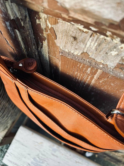 Crossbody GRY – Cognac ultra blødt kalveskind - VIAMAJA.DK