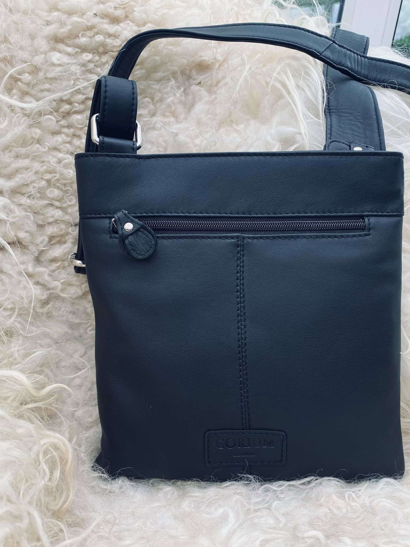 Crossbody GRY - Sort ultra blødt kalveskind - VIAMAJA.DK