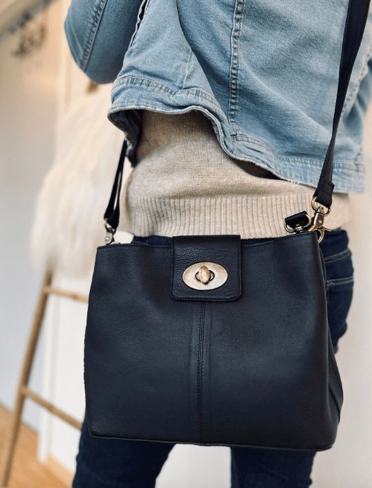 Crossbody Lux Big black / messing - VIAMAJA.DK
