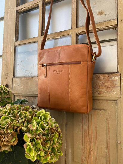 Crossbody Maisy Cognac - VIAMAJA.DK