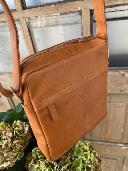 Crossbody Maisy Cognac - VIAMAJA.DK