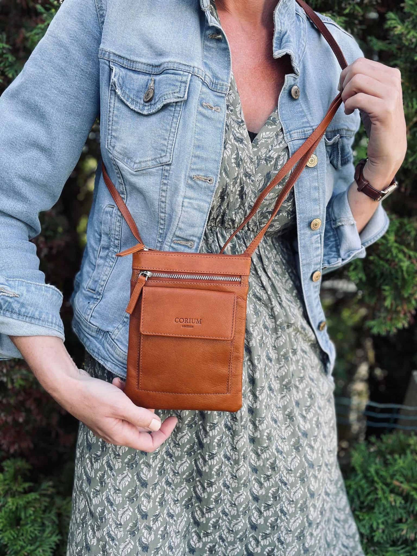 Crossbody / mobiltaske - Nordic Cognac - VIAMAJA.DK