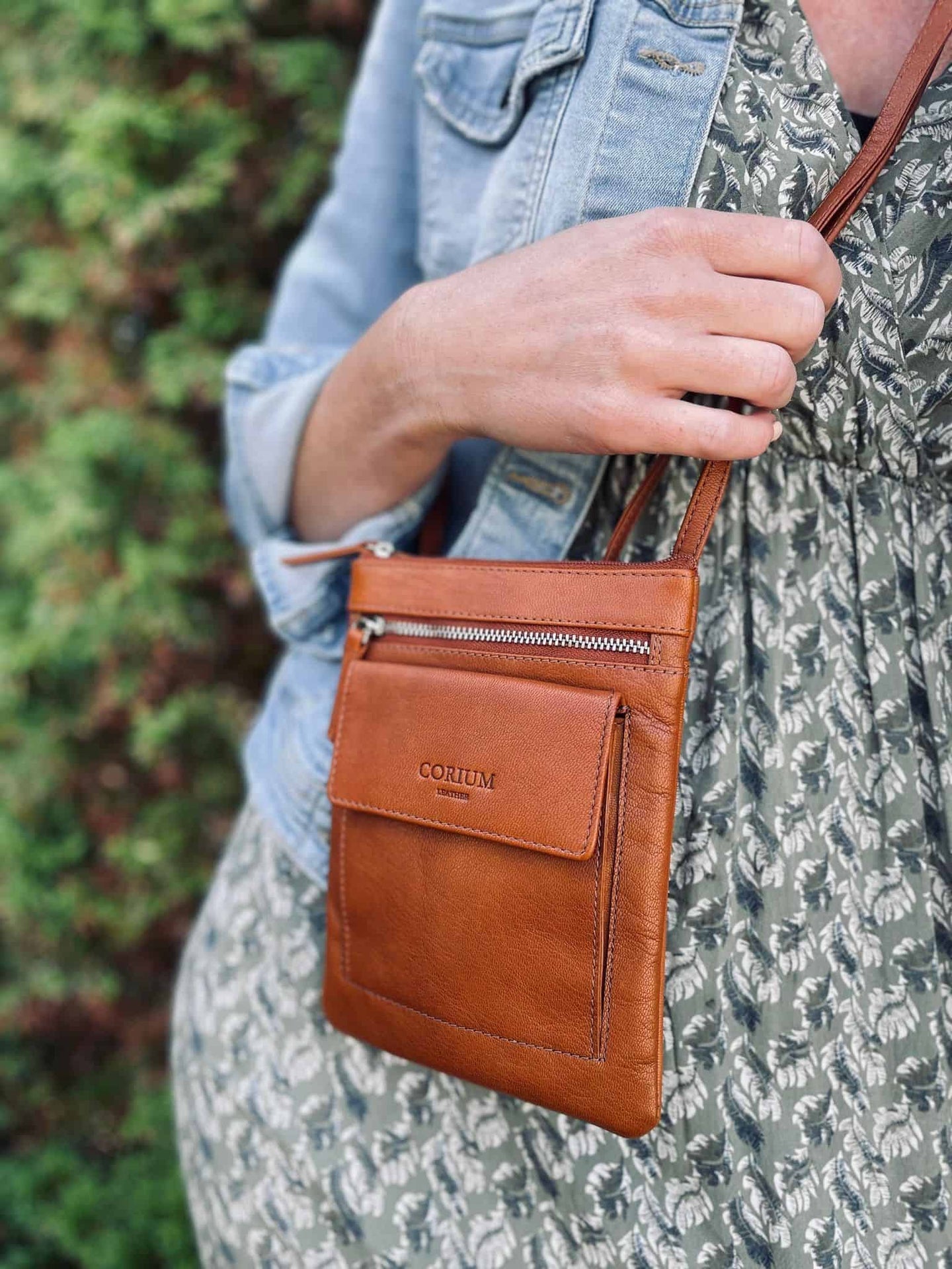 Crossbody / mobiltaske - Nordic Cognac - VIAMAJA.DK