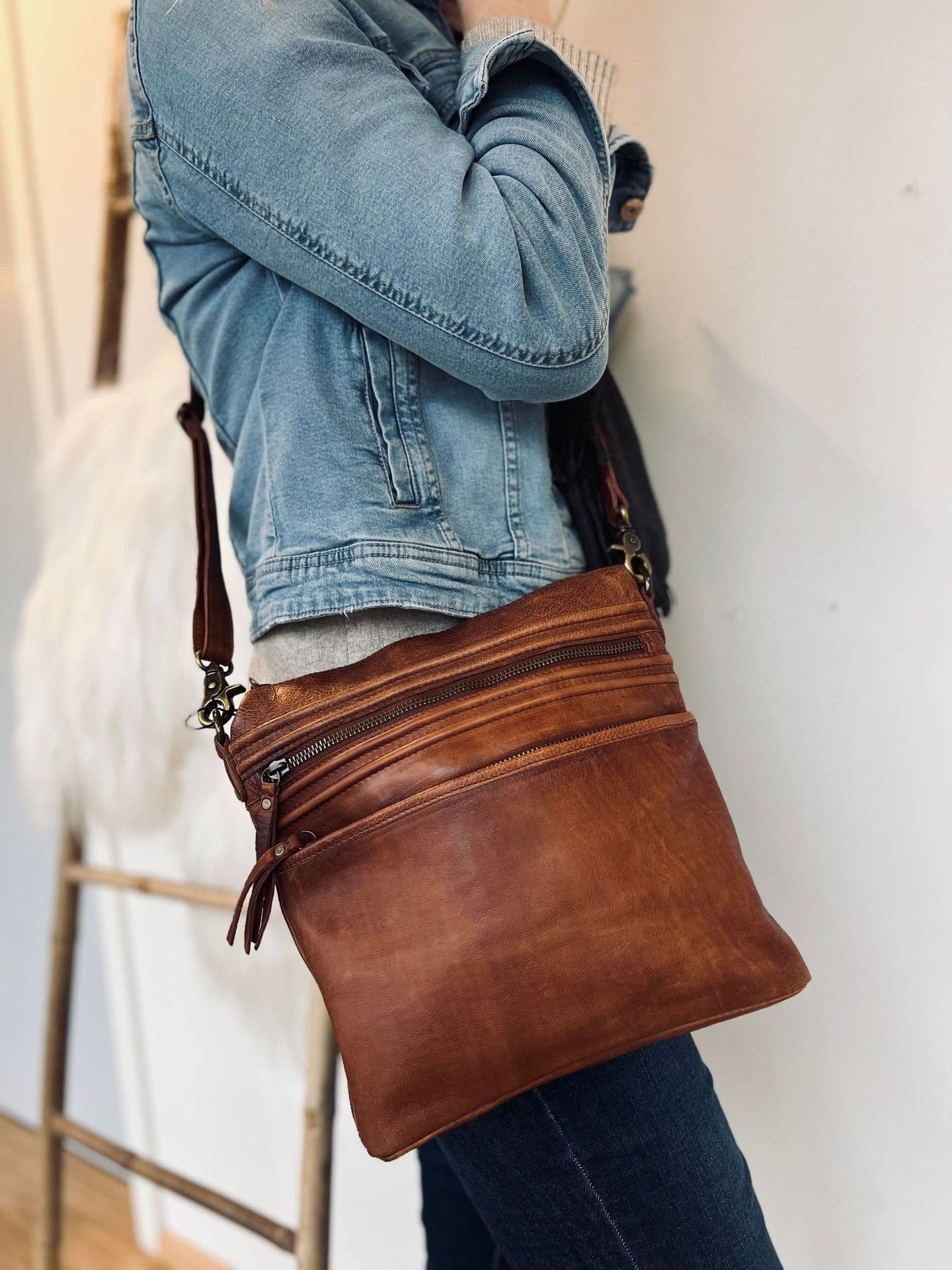 Crossover taske FELLO Walnut - VIAMAJA.DK