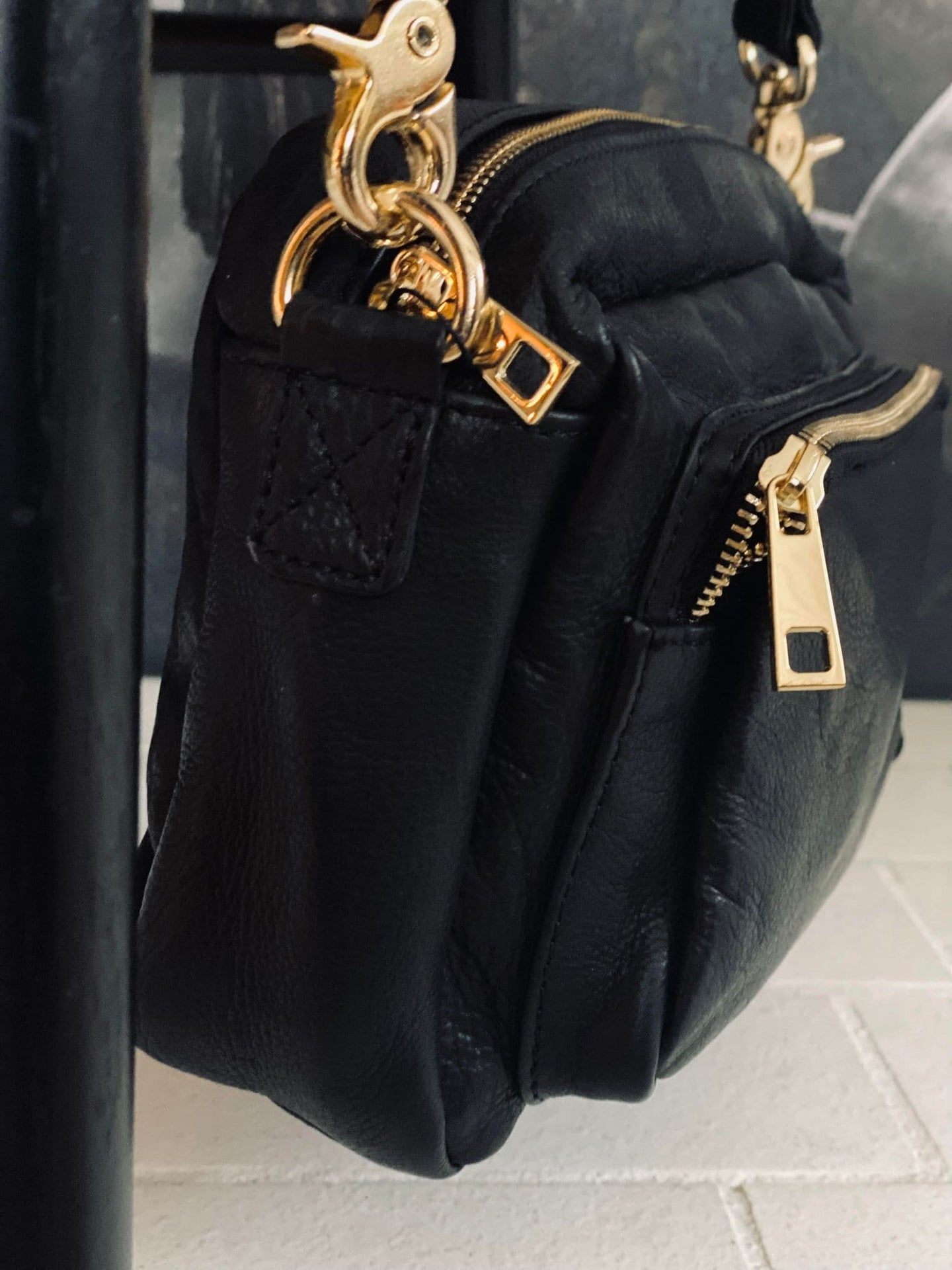 Crossover TINO - Black / Gold - VIAMAJA.DK