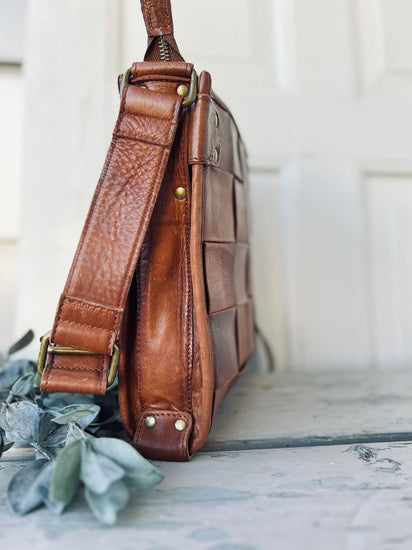 Crossover URBAN Walnut - VIAMAJA.DK