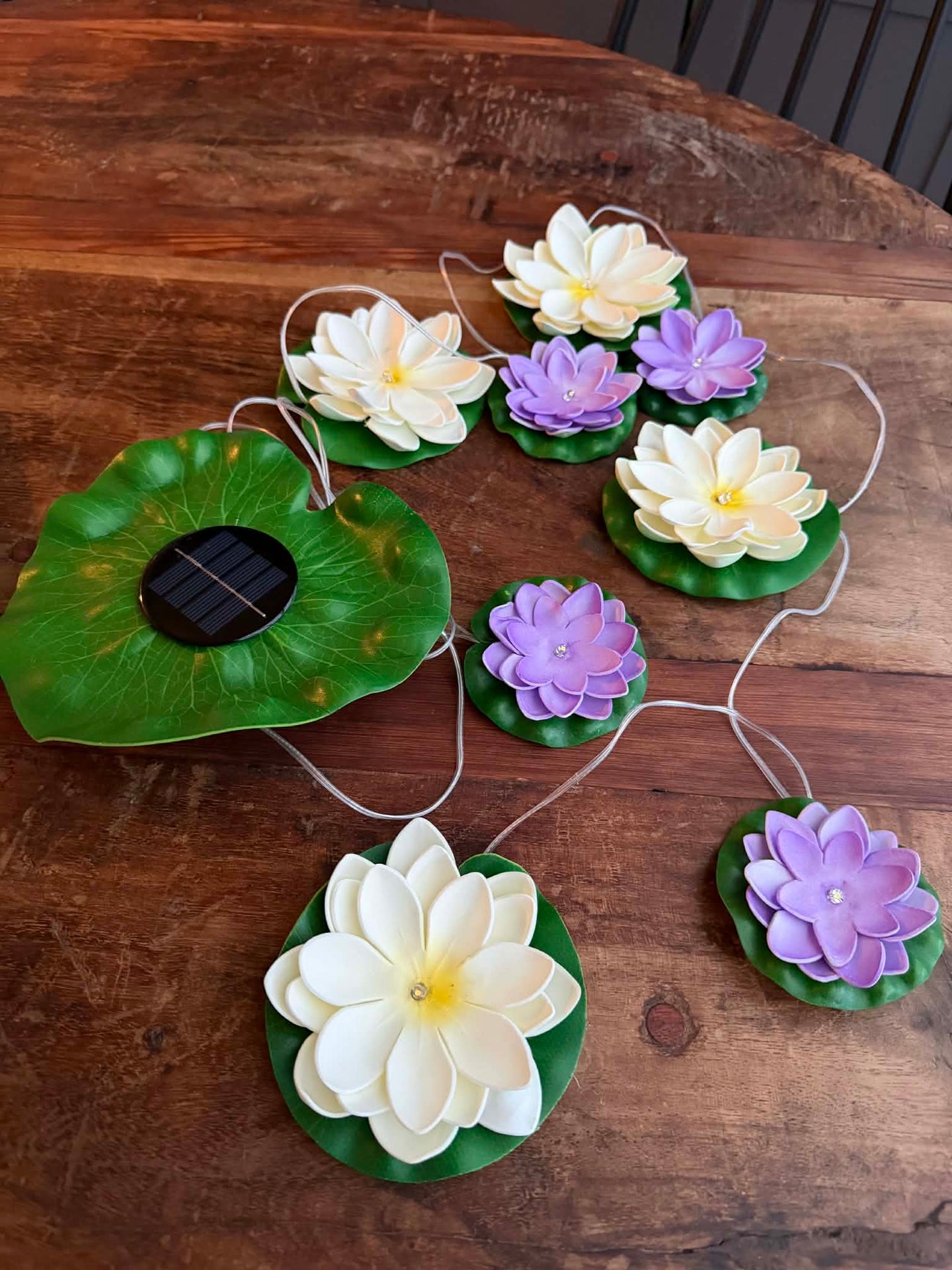 Lotus-kjede med Solar - 8 blomster