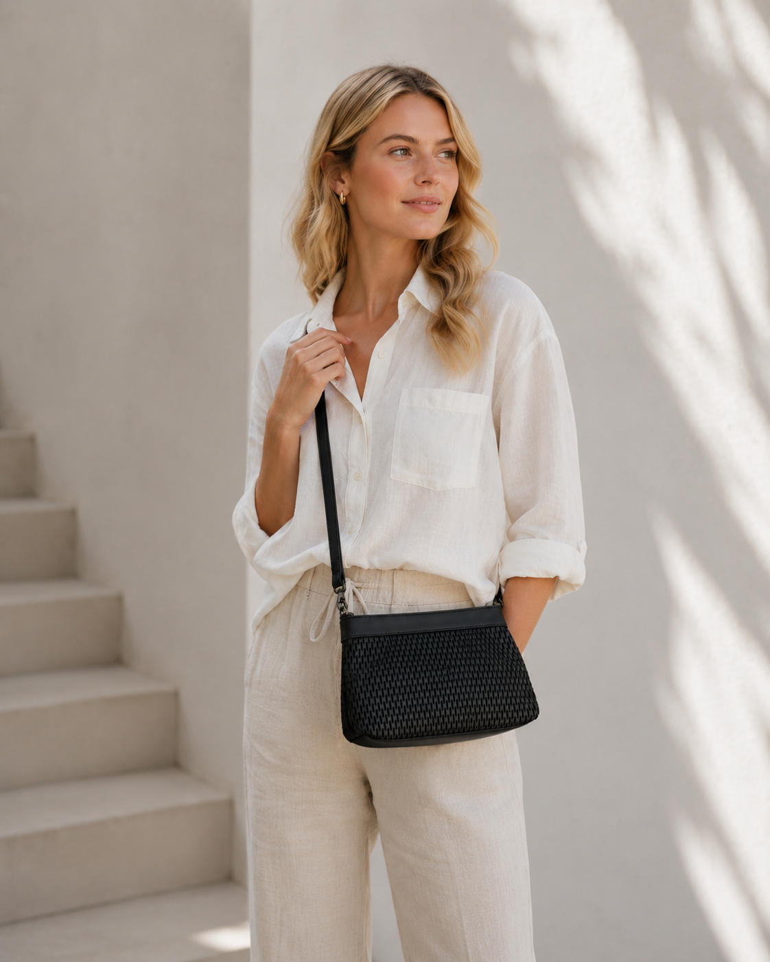 Clutch skinnveske med perforert mønster