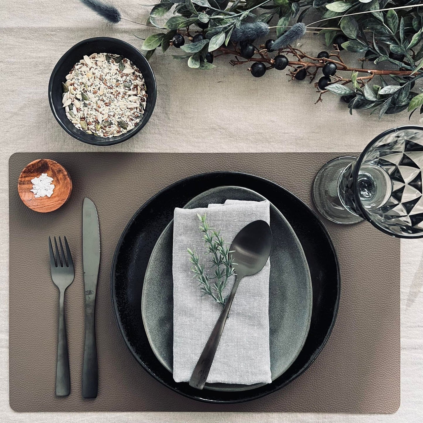 Dækkeserviet – 30×45 Taupe - VIAMAJA.DK