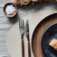 Dækkeserviet - Vendbar Beige / Taupe - VIAMAJA.DK