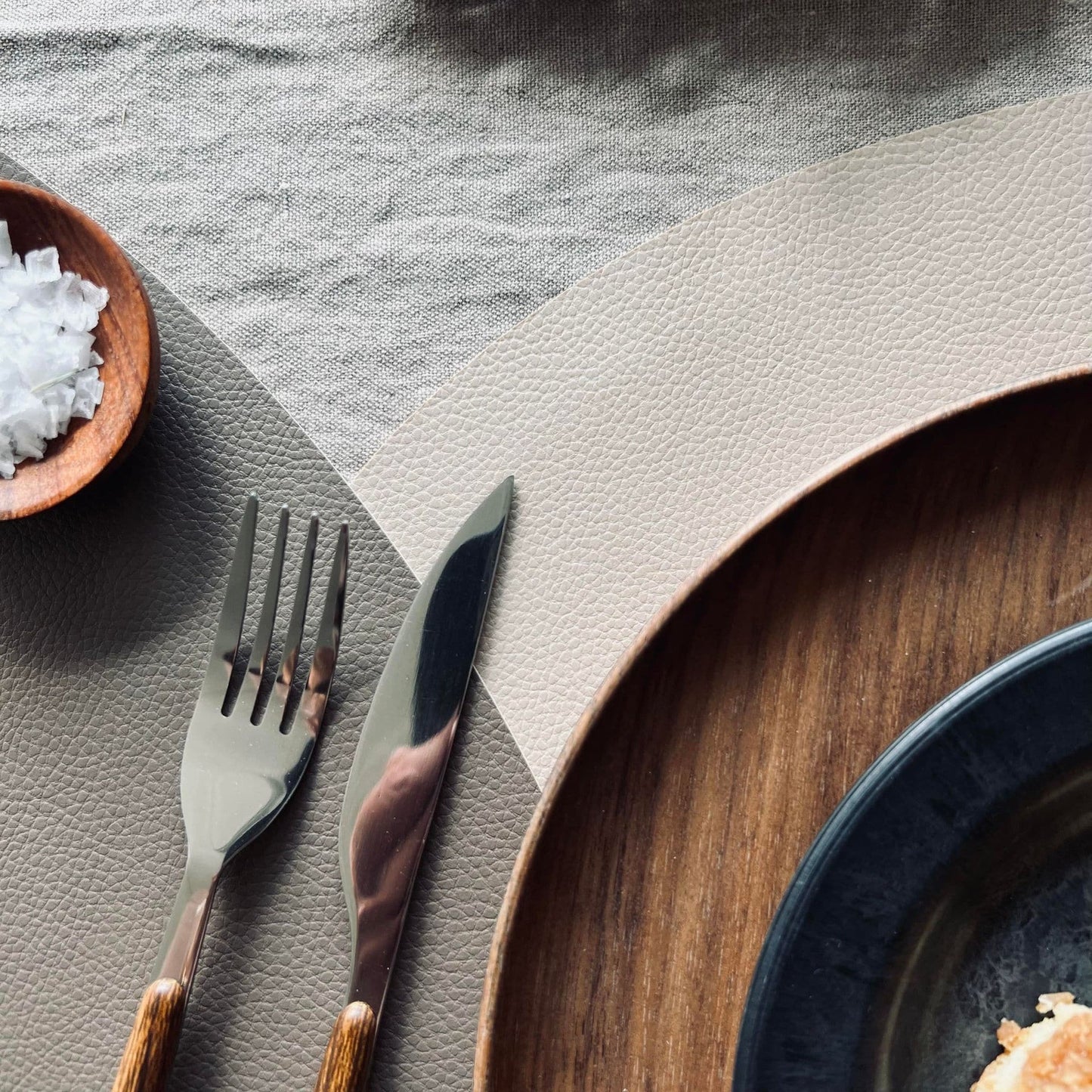Dækkeserviet - Vendbar Beige / Taupe - VIAMAJA.DK