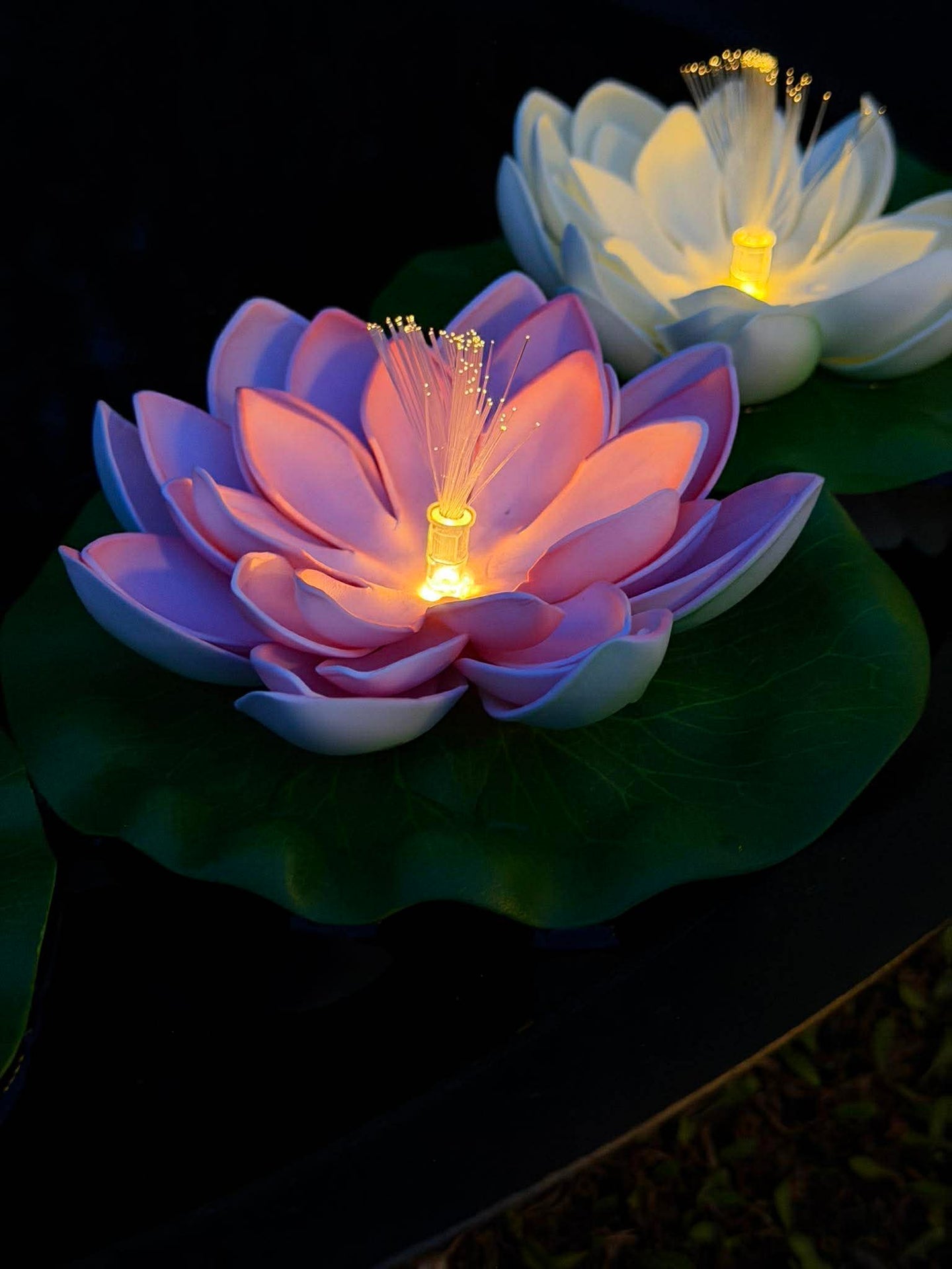Lotus med solceller - Flere farger